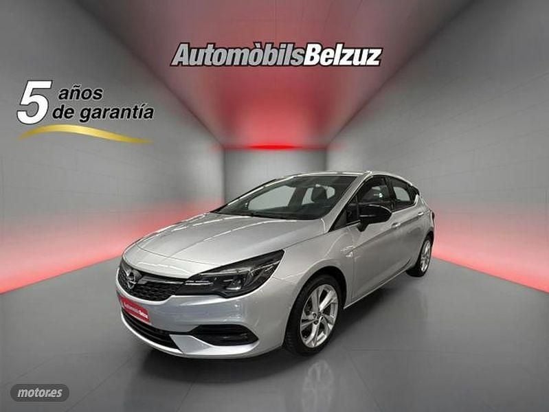 Usado Opel Astra GS Line 110 CV (80 kW) 2021 Plateado Utilitario