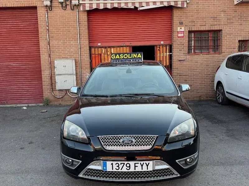 Usado Ford Focus ST 225 CV (165 kW) 2008 Negro Berlina