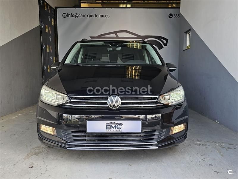 Negro Usado 2023 VW Touran Life Monovolumen | 34.900 € (Un poco caro) - Imagen 1/4