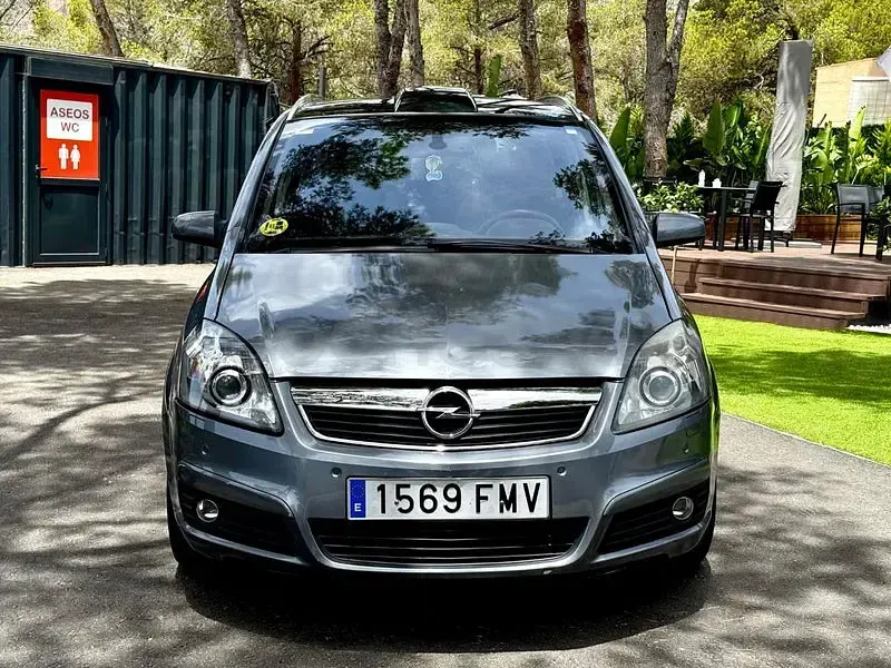 Usado Opel Zafira Cosmo 120 CV (88 kW) 2009 Gris / plata Monovolumen