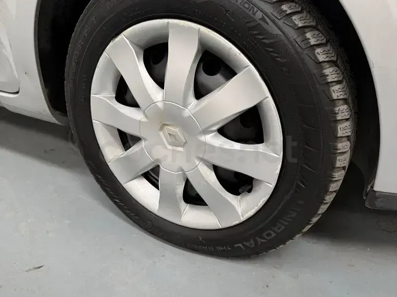 Usado Renault Clio II Authentique 85 CV (62 kW) 2007 Gris / plata Berlina