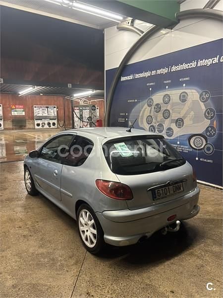 Usado Peugeot 206 90 CV (66 kW) 2005 Azul Berlina