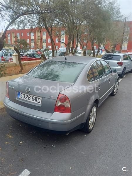 Usado VW Passat Trendline 130 CV (95 kW) 2002 Gris / plata Berlina
