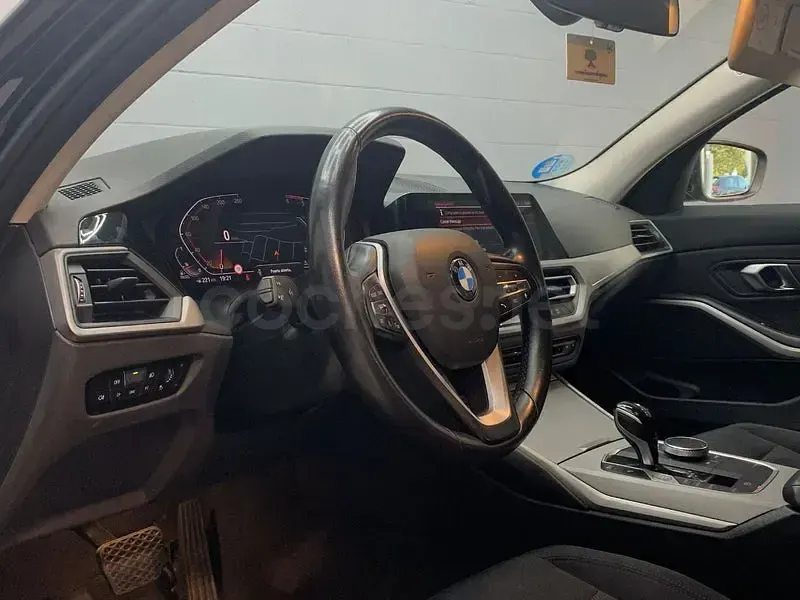 Usado BMW 318 150 CV (110 kW) 2022 Negro Familiar