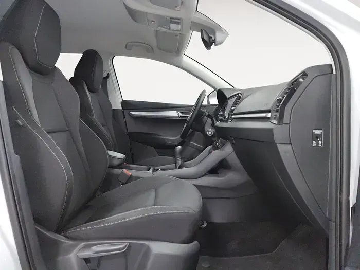 Usado Skoda Karoq Selection 150 CV (110 kW) 2025 Blanco SUV
