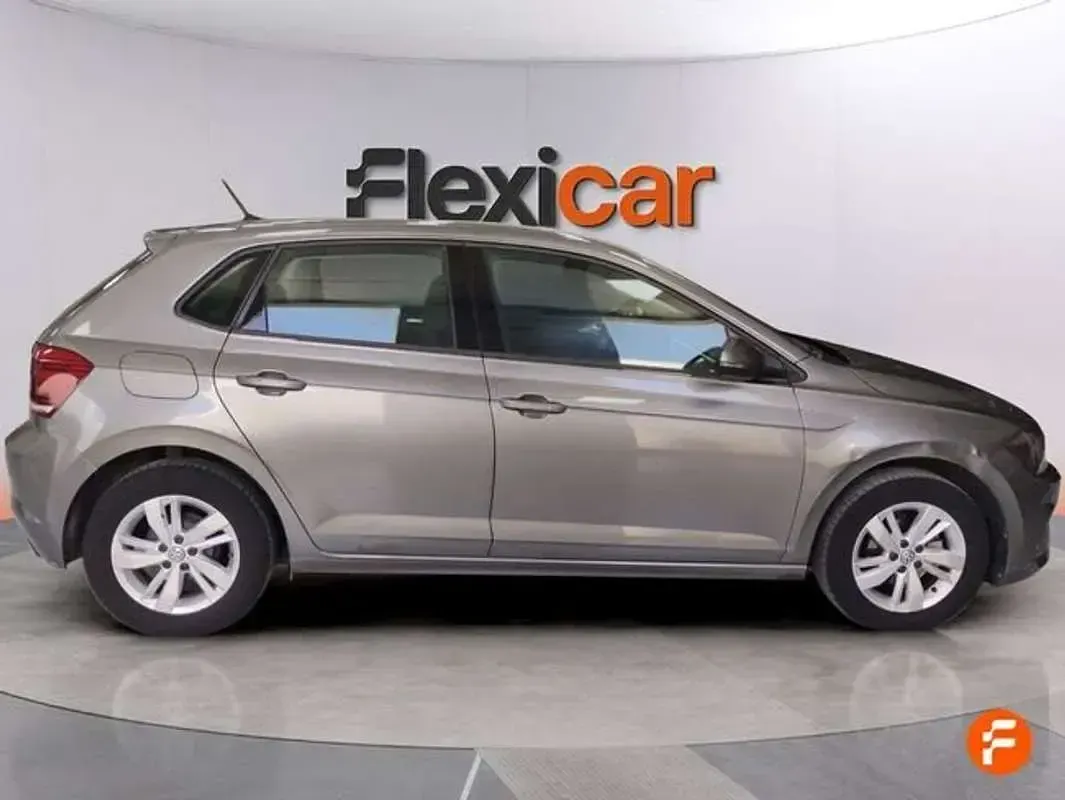 Usado VW Polo Advance 75 CV (55 kW) 2018 Gris Utilitario