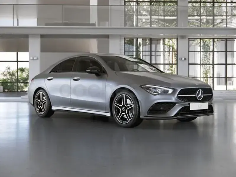 Usado Mercedes CLA200 AMG line 163 CV (119 kW) 2022 Mountaingrau magno Berlina