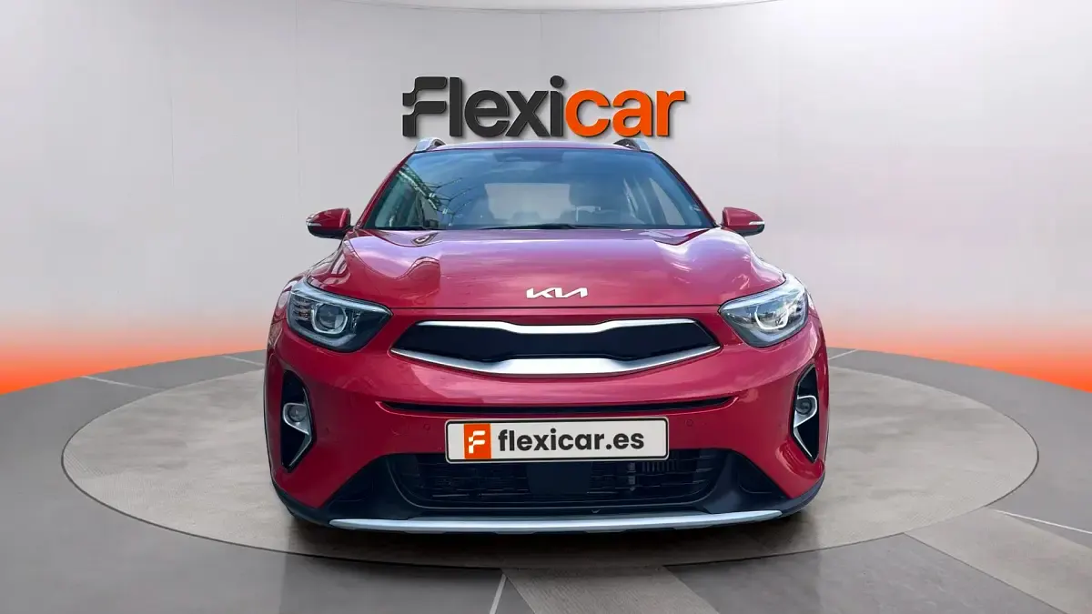 Usado Kia Stonic 100 CV (73 kW) 2024 Granate SUV