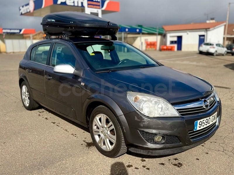 Usado Opel Astra Enjoy 110 CV (80 kW) 2009 Gris / plata Berlina