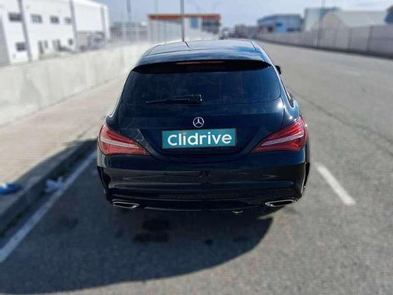 Usado Mercedes C220 170 CV (125 kW) 2018 Negro Familiar