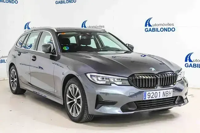 Usado BMW 318 Comfort Edition 150 CV (110 kW) 2021 Gris Familiar