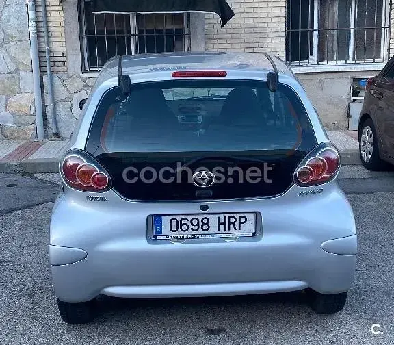 Usado Toyota Aygo City 68 CV (50 kW) 2013 Gris / plata Utilitario
