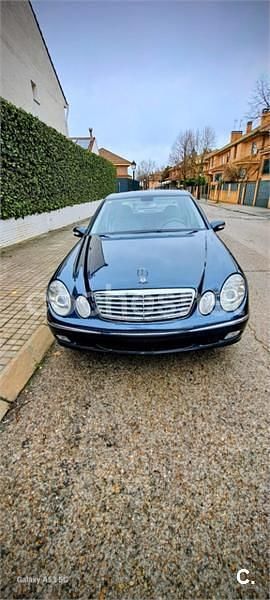 Usado Mercedes E270 Elegance 177 CV (130 kW) 2004 Azul Berlina