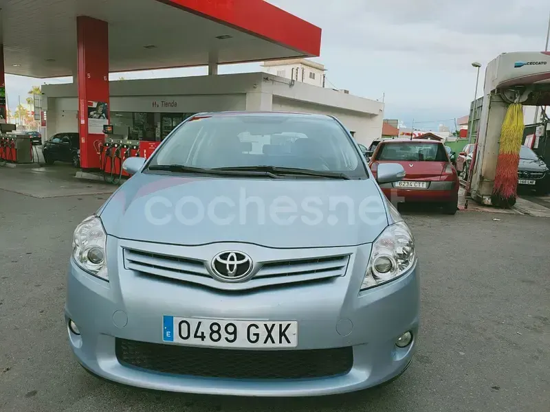Usado Toyota Auris 90 CV (66 kW) 2010 Azul Utilitario
