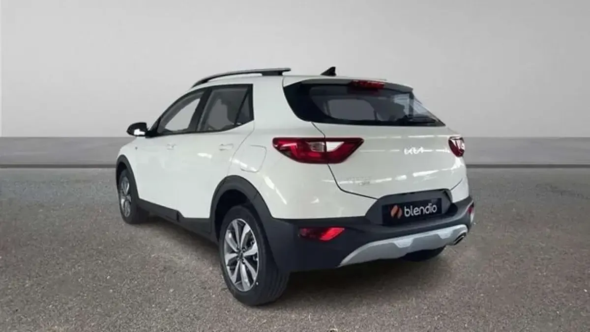 Usado Kia Stonic 101 CV (74 kW) 2025 Blanco SUV