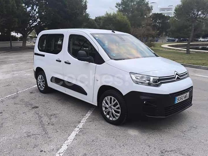 Usado Citroën Berlingo Feel 102 CV (75 kW) 2022 Blanco Monovolumen