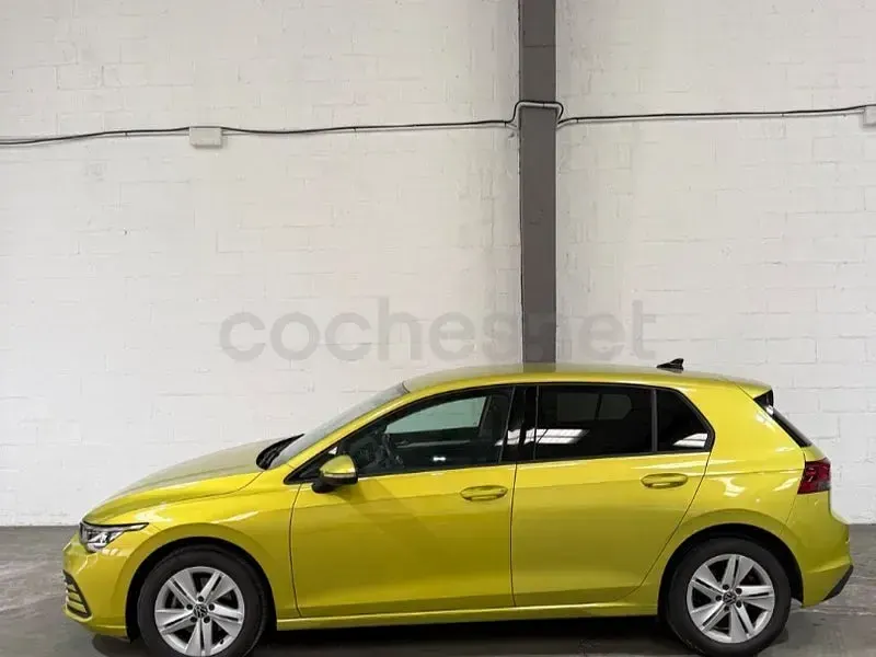 Usado VW Golf VIII Life 150 CV (110 kW) 2022 Verde Berlina