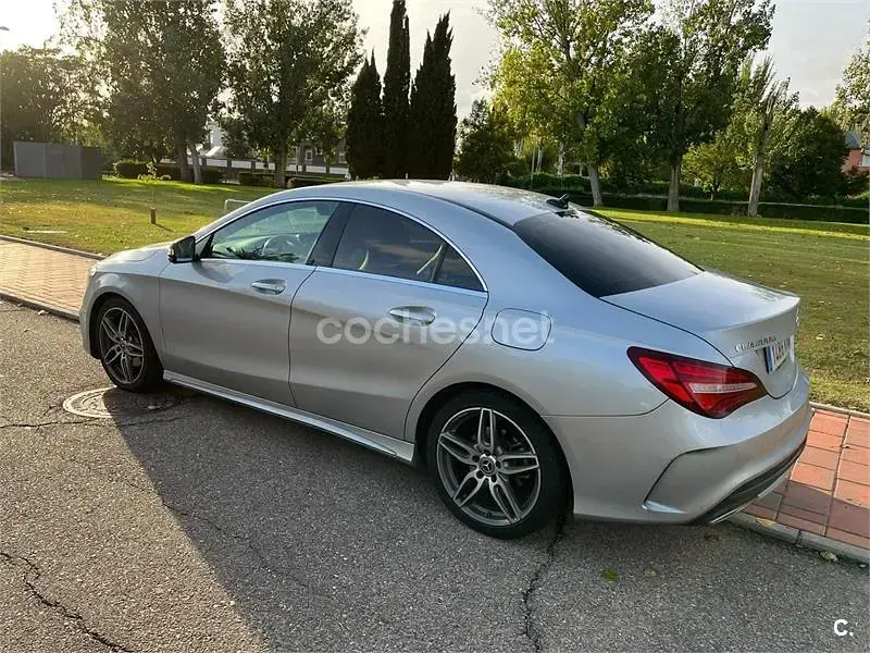 Usado Mercedes CLA200 136 CV (100 kW) 2018 Gris / plata Coupe