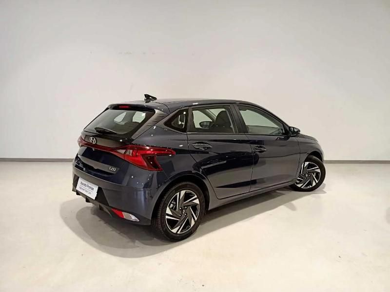 Usado Hyundai i20 100 CV (73 kW) 2025 Gris/plata Utilitario