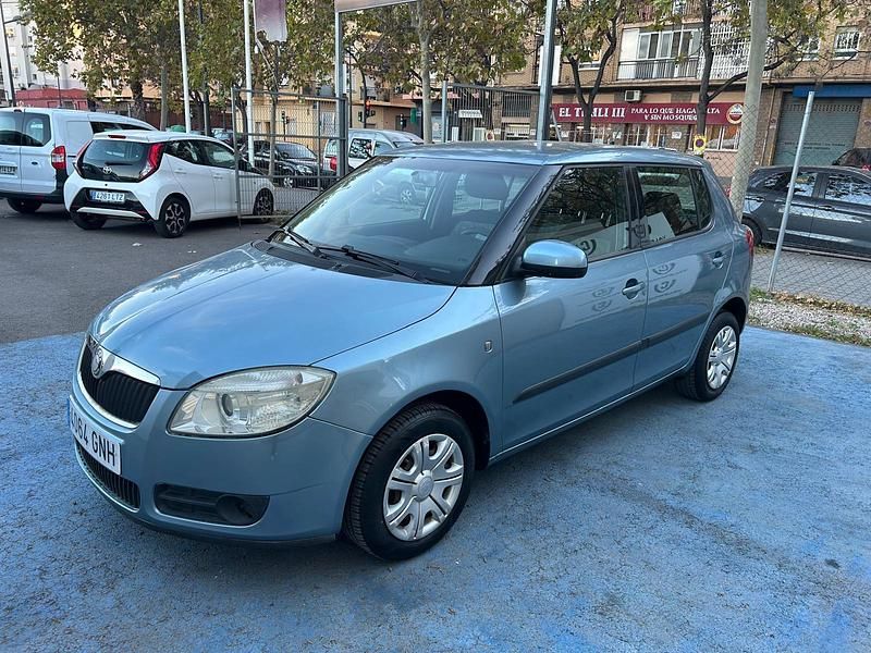 Usado Skoda Fabia 60 CV (44 kW) 2009 Azul Berlina