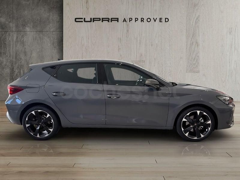 Usado Cupra Leon 150 CV (110 kW) 2024 Gris / plata Berlina