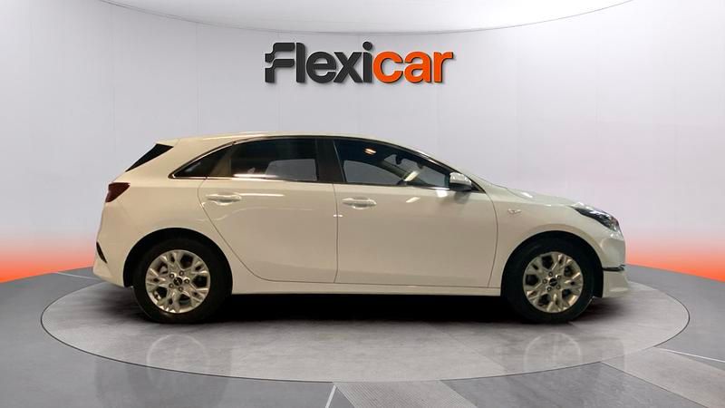 Usado Kia Ceed 120 CV (88 kW) 2022 Blanco Utilitario