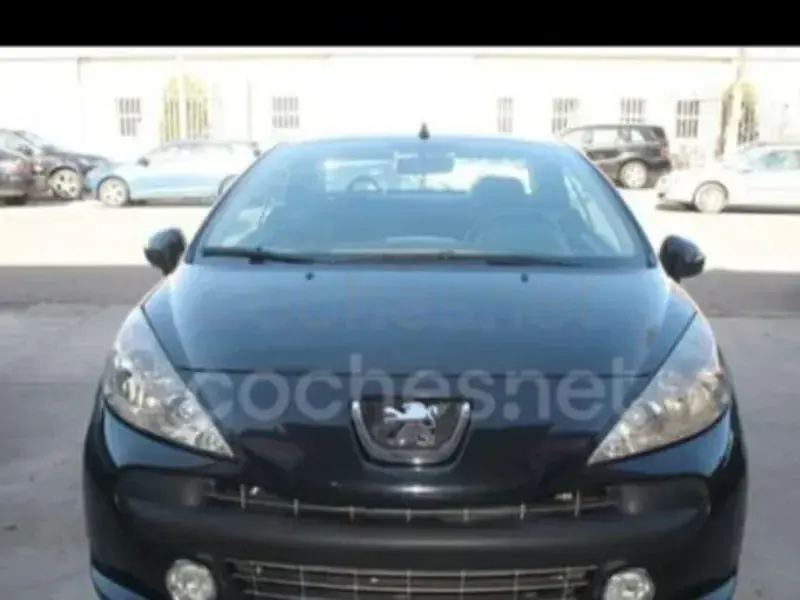 Usado Peugeot 207 CC 120 CV (88 kW) 2009 Negro Descapotable