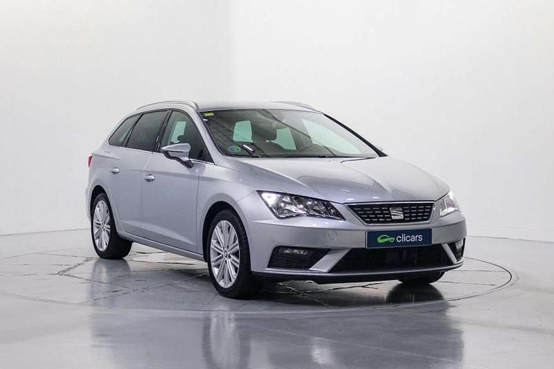 Usado Seat Leon ST XCELLENCE 131 CV (96 kW) 2020 Plateado Familiar