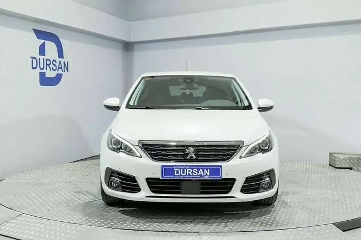 Usado Peugeot 308 Allure 110 CV (80 kW) 2021 Blanco Berlina