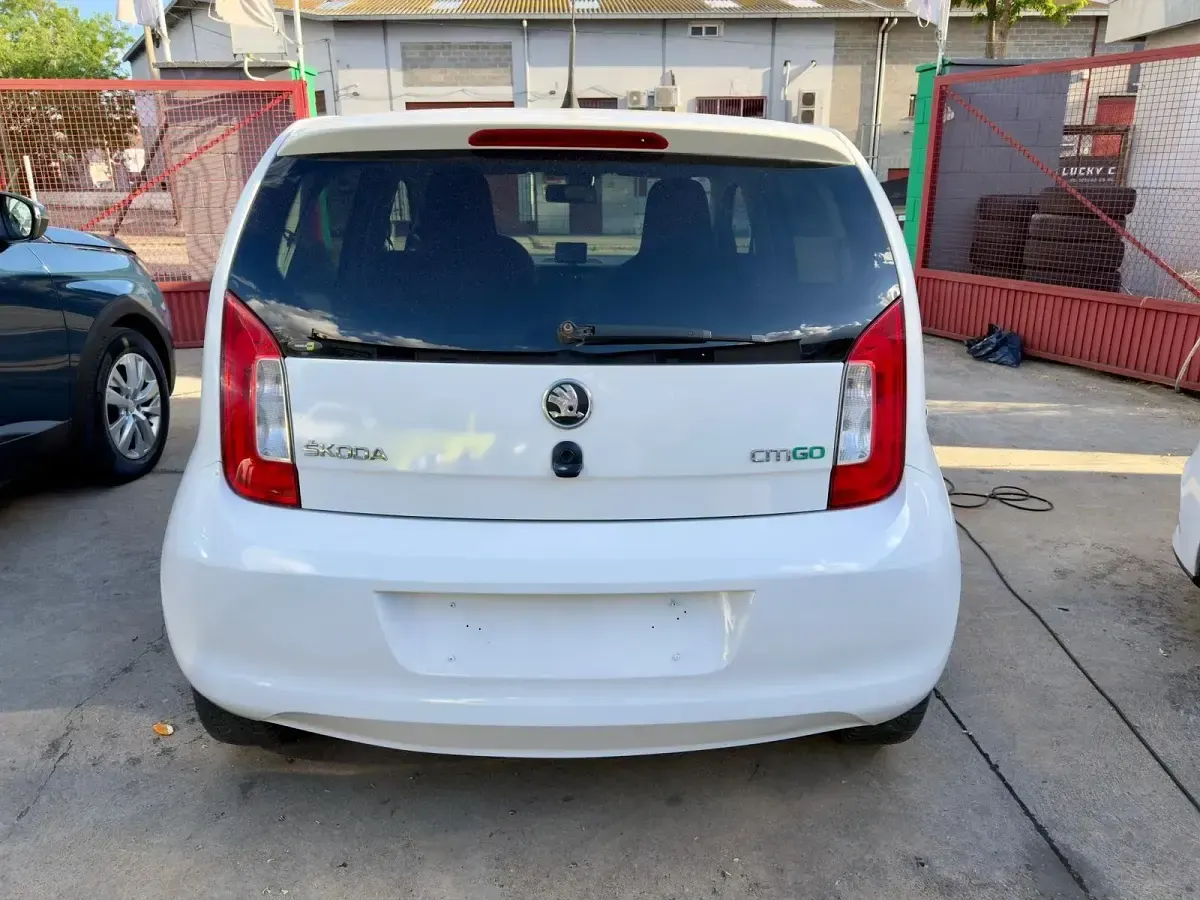 Usado Skoda Citigo 60 CV (44 kW) 2012 Blanco Utilitario