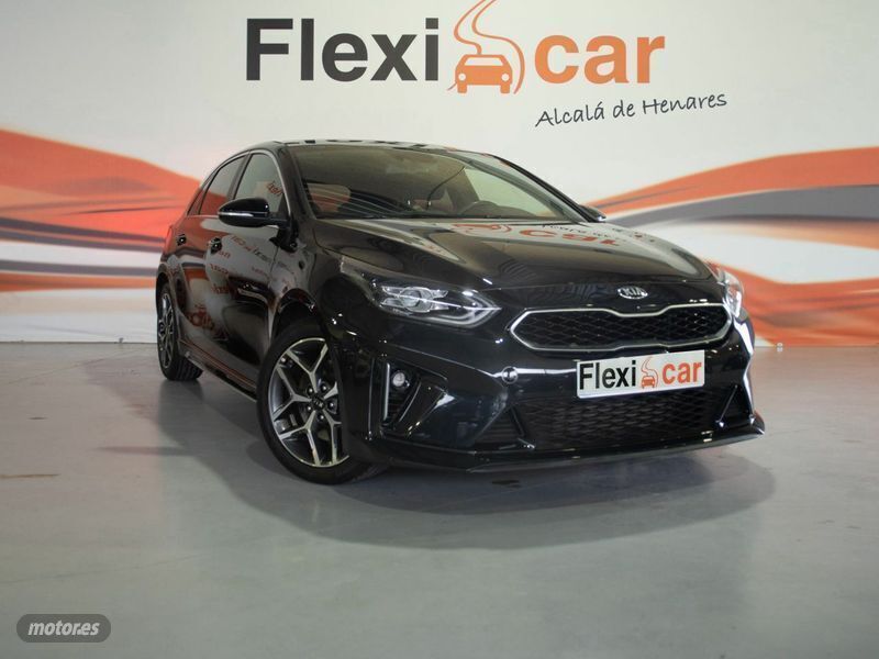 Gris Usado 2019 Kia Ceed GT GT-Line Berlina | 18.890 € (Caro) - Imagen 1/4