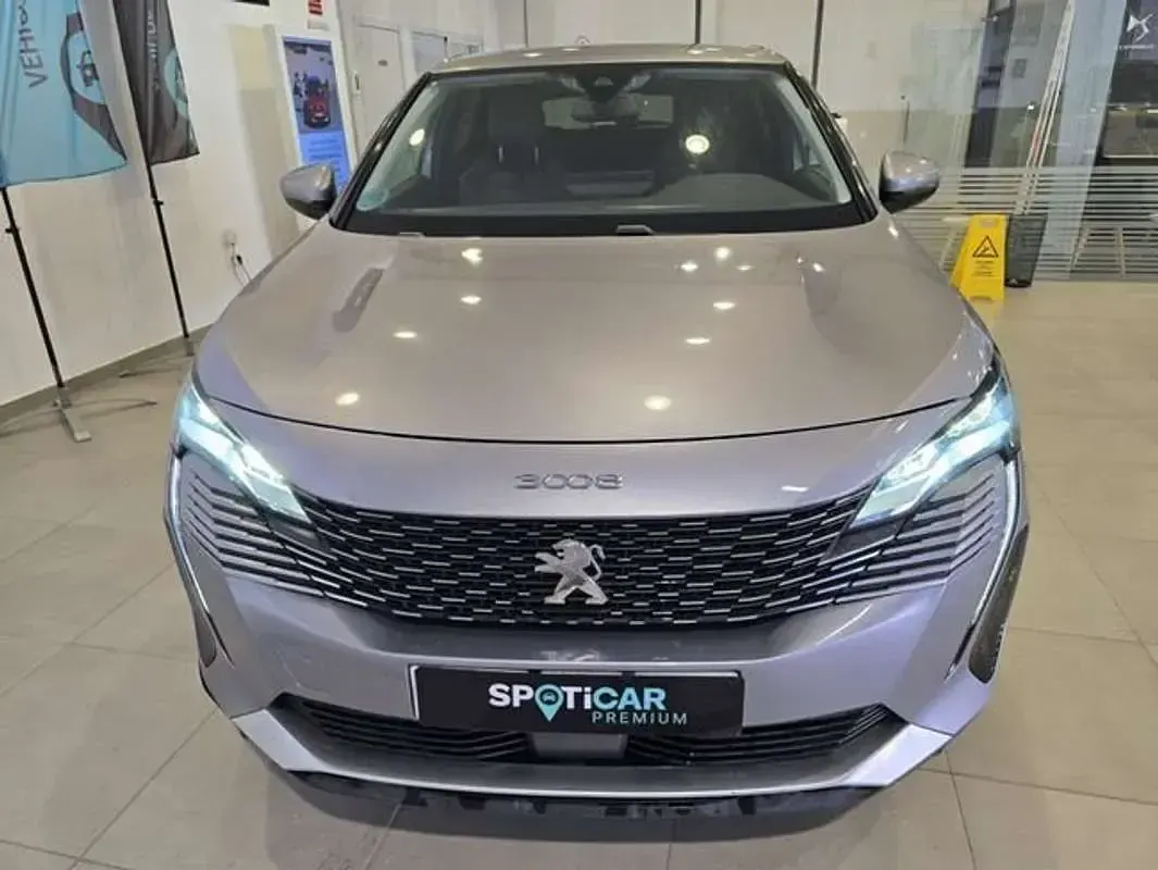 Usado Peugeot 3008 Allure 131 CV (96 kW) 2021 Gris SUV