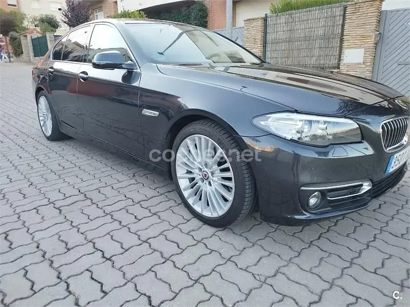 Usado BMW 530 Luxury Line 258 CV (189 kW) 2015 Negro Berlina