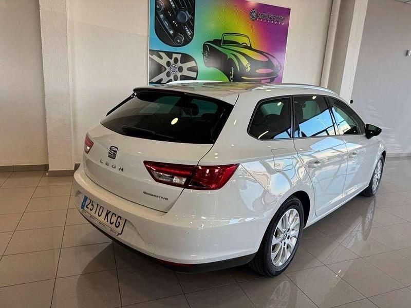 Usado Seat Leon ST Ecomotive 110 CV (80 kW) 2017 Blanco Familiar