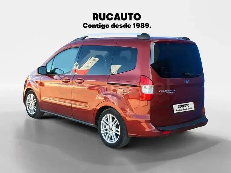 Usado Ford Tourneo Courier Titanium 100 CV (73 kW) 2018 Granate Monovolumen