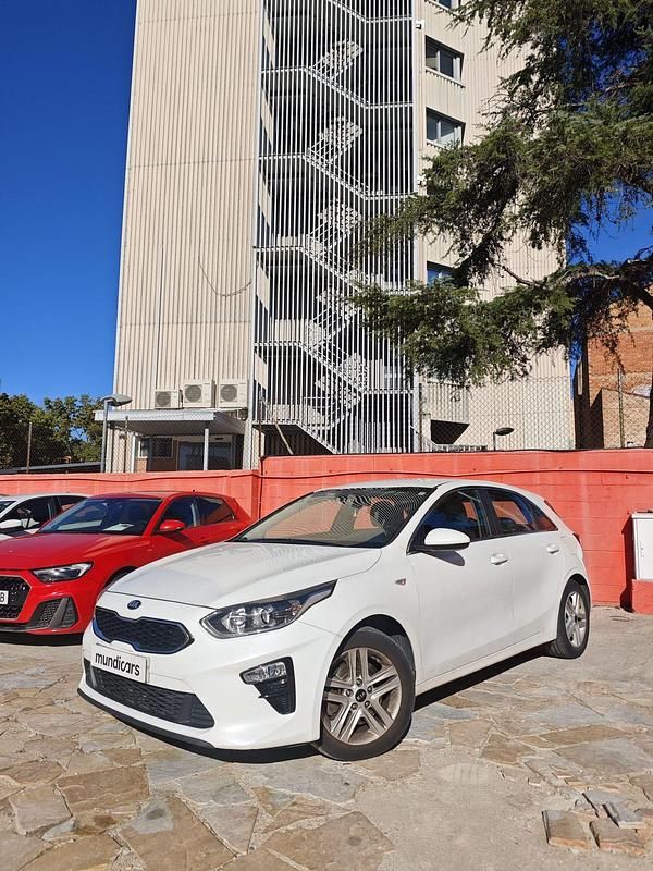 Usado Kia Ceed 120 CV (88 kW) 2019 Blanco Utilitario