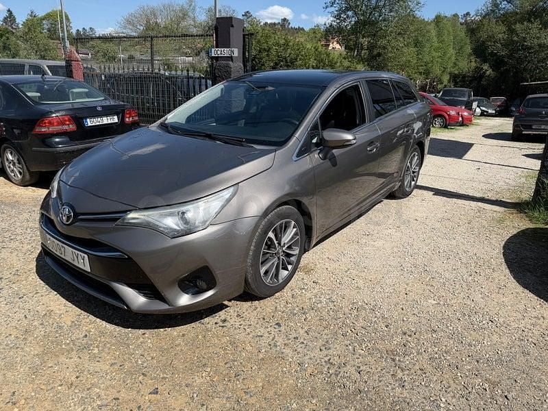 Occasion Toyota Avensis Business Edition 143 PK (105 kW) 2017 Geel Stationwagen