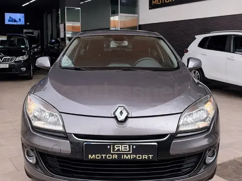 Usado Renault Mégane Expression 110 CV (80 kW) 2013 Beige Berlina