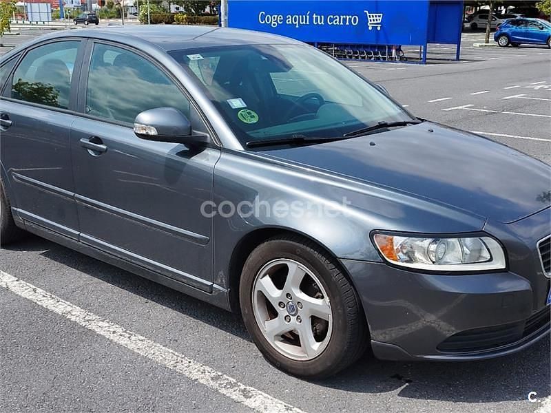 Gris / plata Usado 2010 Volvo S40 Momentum Berlina | 7000 € (Un poco caro) - Imagen 1/4