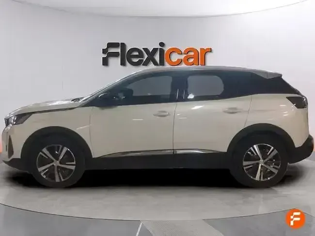 Usado Peugeot 3008 Active 130 CV (95 kW) 2022 Blanco SUV