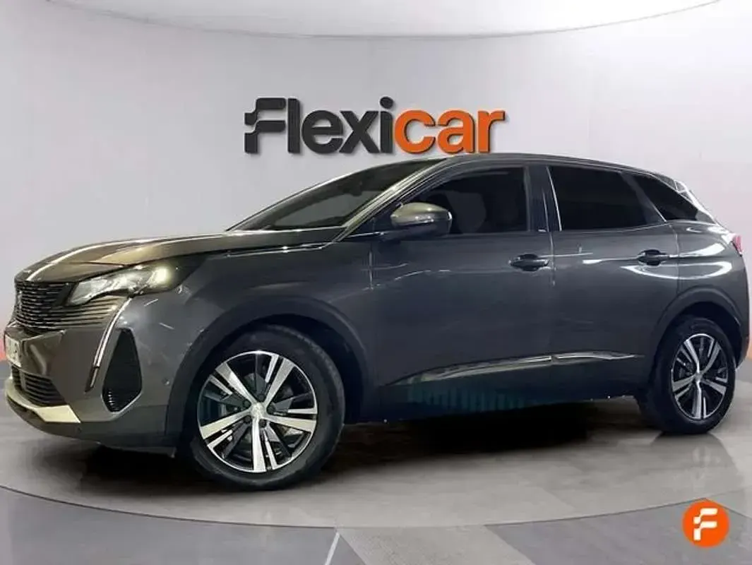 Usado Peugeot 3008 Allure 131 CV (96 kW) 2021 Gris SUV