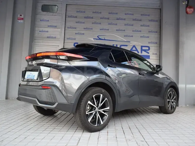 Usado Toyota C-HR Advance 140 CV (102 kW) 2025 Gris / plata SUV