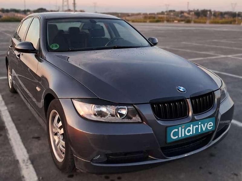 Usado BMW 318 136 CV (100 kW) 2006 Gris Berlina
