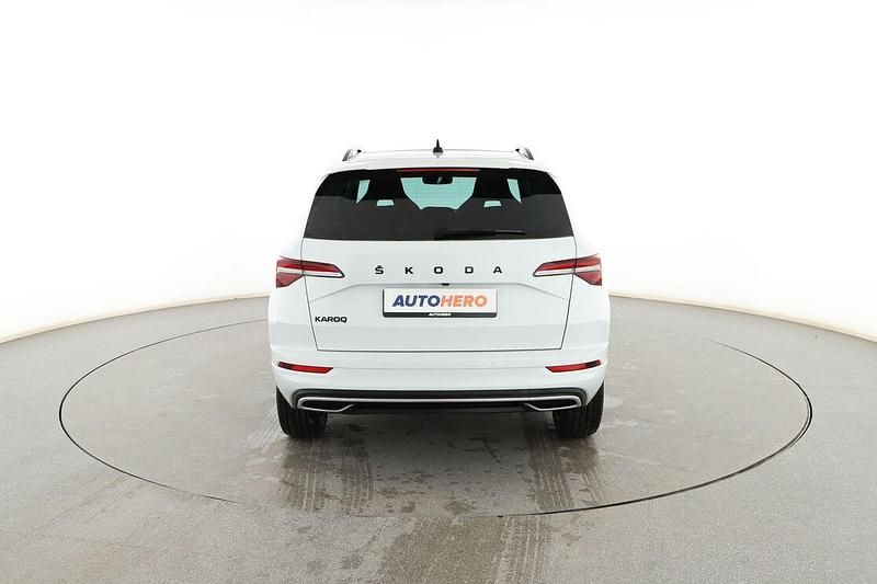 Usado Skoda Karoq SportLine 150 CV (110 kW) 2022 Blanco SUV