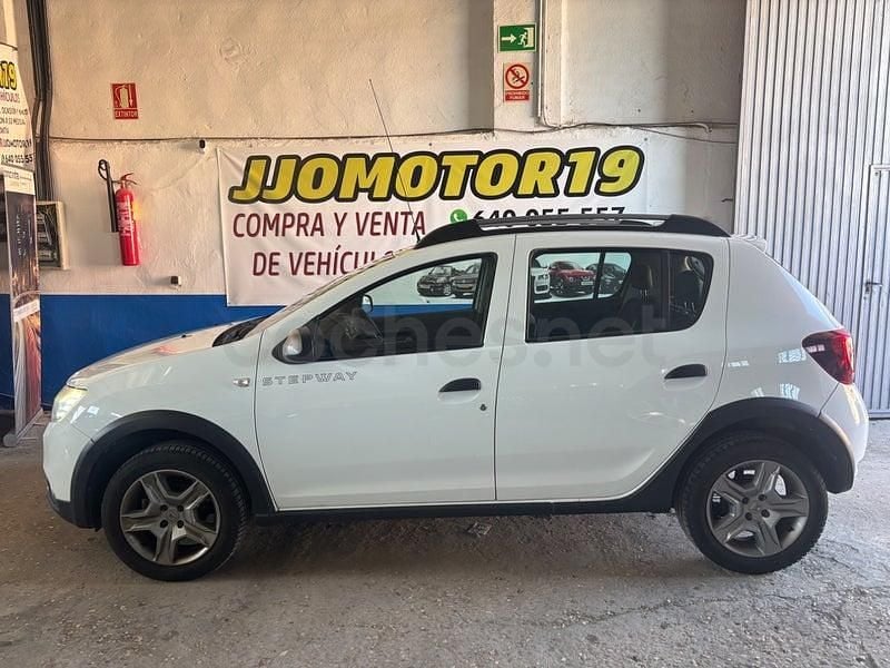 Usado Dacia Sandero Comfort 90 CV (66 kW) 2018 Blanco Berlina