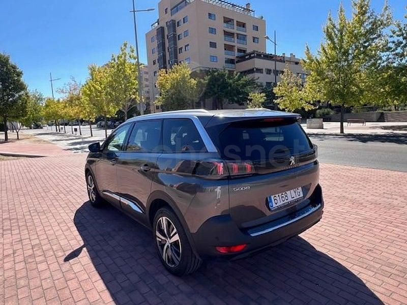 Usado Peugeot 5008 Allure 130 CV (95 kW) 2022 Gris / plata SUV