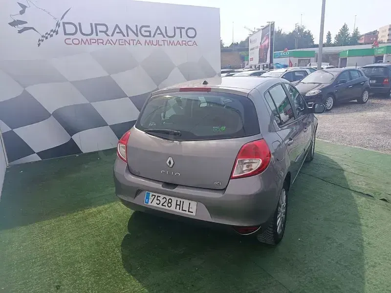 Usado Renault Clio IV Dynamique 90 CV (66 kW) 2012 Beige Berlina