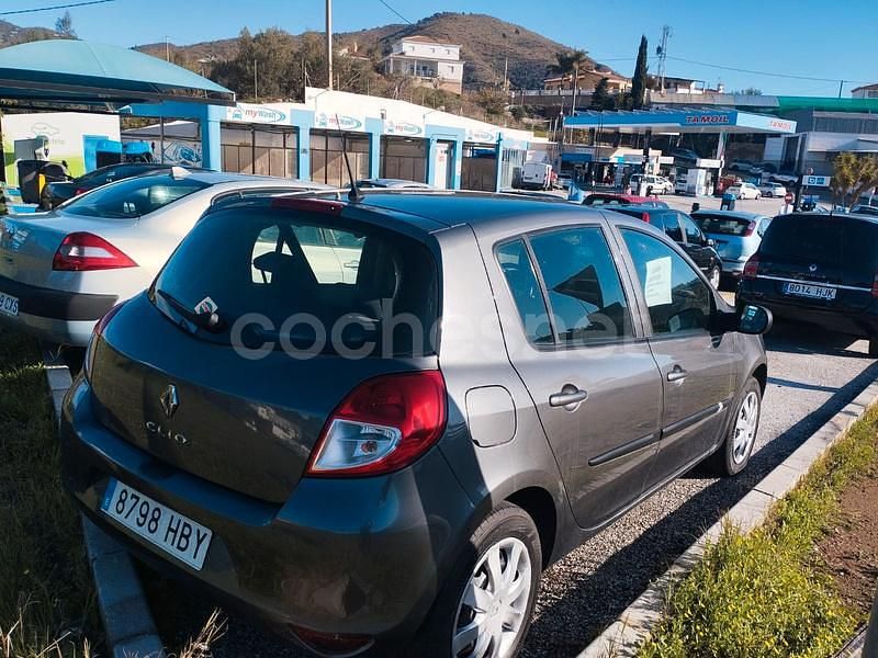 Usado Renault Clio II Business 75 CV (55 kW) 2011 Gris / plata Berlina
