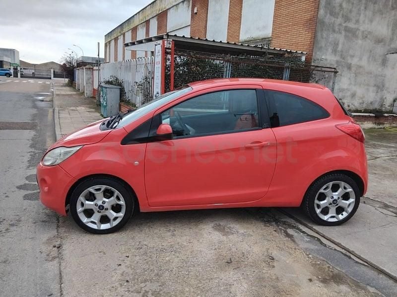 Usado Ford Ka Titanium 69 CV (50 kW) 2010 Granate Utilitario