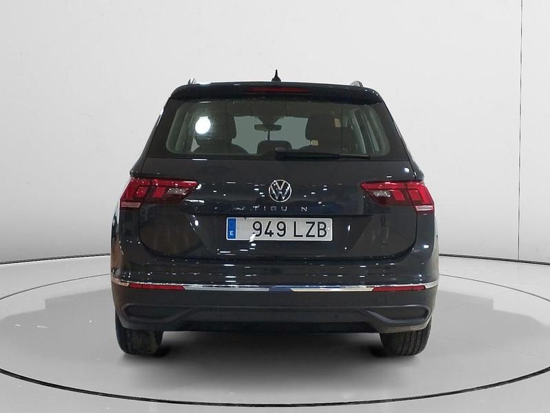 Usado VW Tiguan 122 CV (89 kW) 2022 Gris / plata SUV
